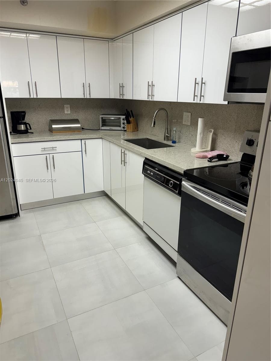 3600 Mystic Pointe Dr # 208, Aventura, FL 33180 photo 2