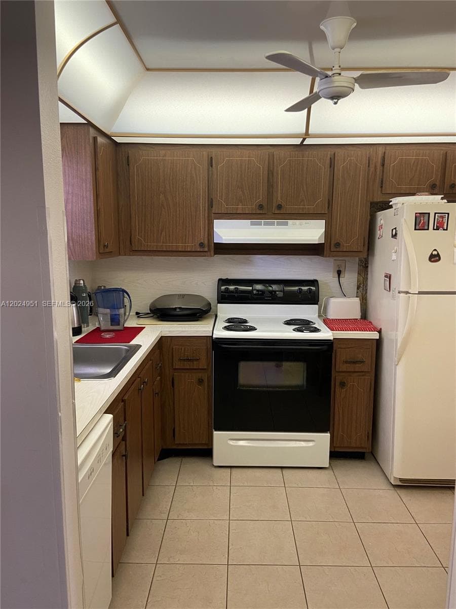 9581 Sunrise Lakes Blvd # 202, Sunrise, FL 33322 photo 4