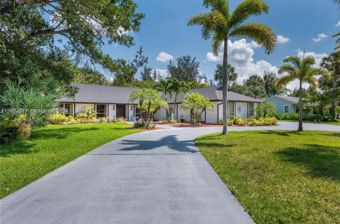 13353 Doubletree Cir, Wellington, FL 33414 photo 2