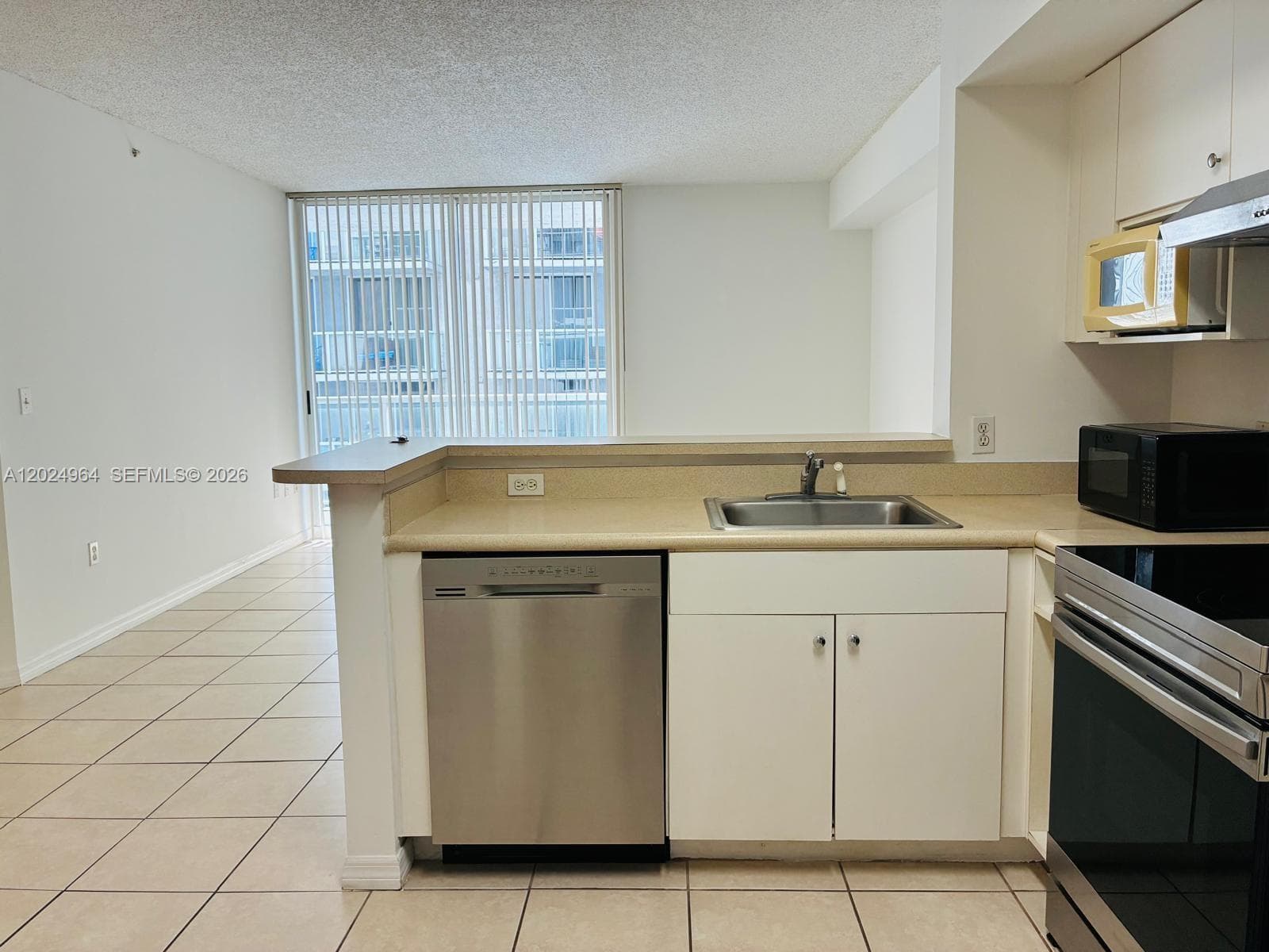 5085 NW 7th St # 909, Miami, FL 33126 photo 2