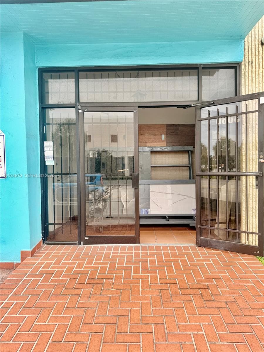 3080 SW 8th St, Miami, FL 33135 photo 3