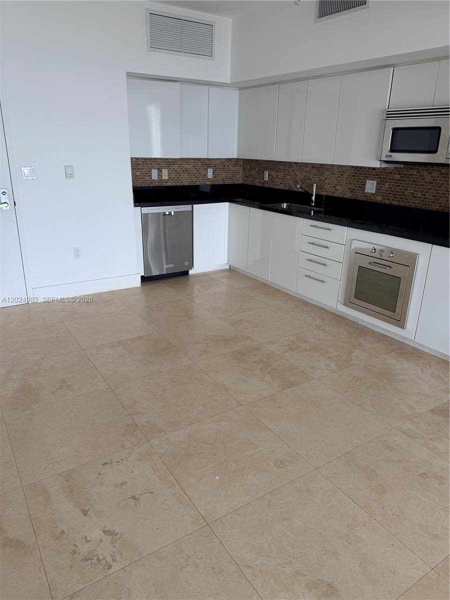 92 SW 3rd St # 3909, Miami, FL 33130 photo 3