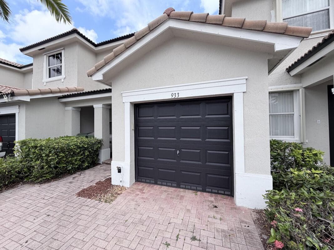 933 NE 42nd Avenue, Homestead, FL 33033 photo 2