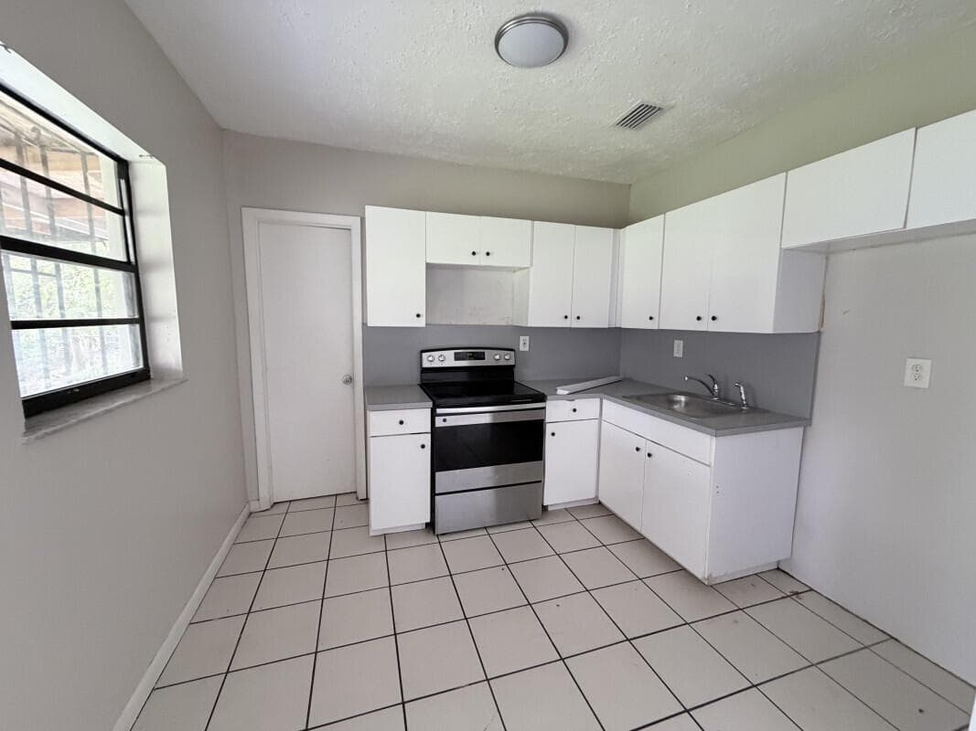 639 SW 3rd Terrace, Homestead, FL 33034 photo 3