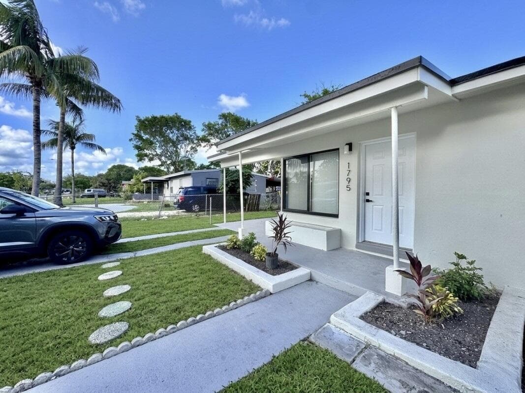1795 Lauderdale Manor Drive, Fort Lauderdale, FL 33311 photo 2