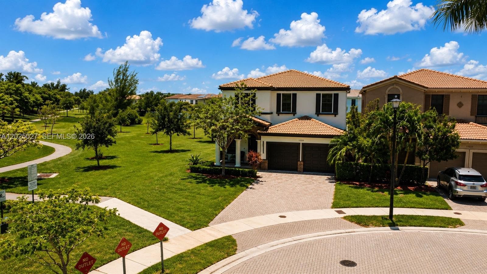 19220 NE 9th Pl, Miami, FL 33179 photo 2
