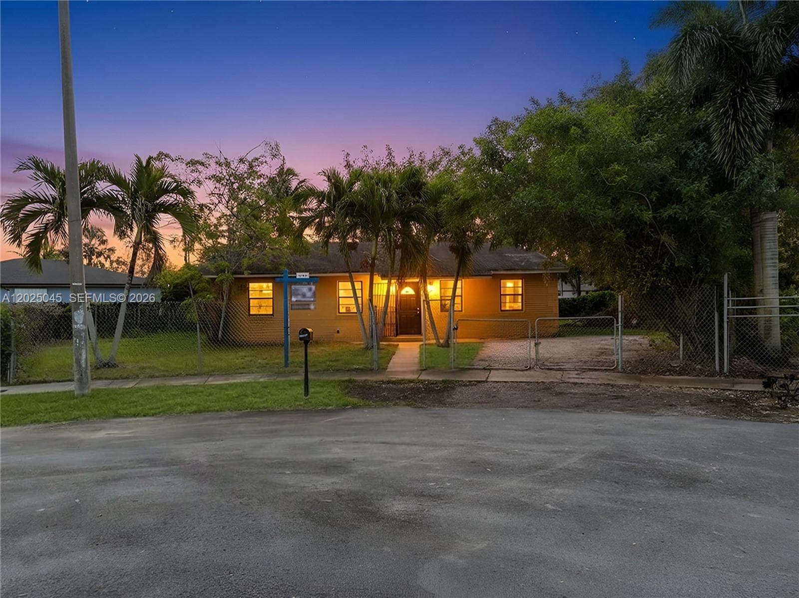 1664 SW 2nd Ct, Homestead, FL 33030 photo 2