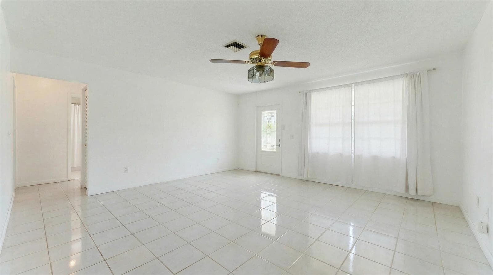 428 Alemeda Drive, Palm Springs, FL 33461 photo 2