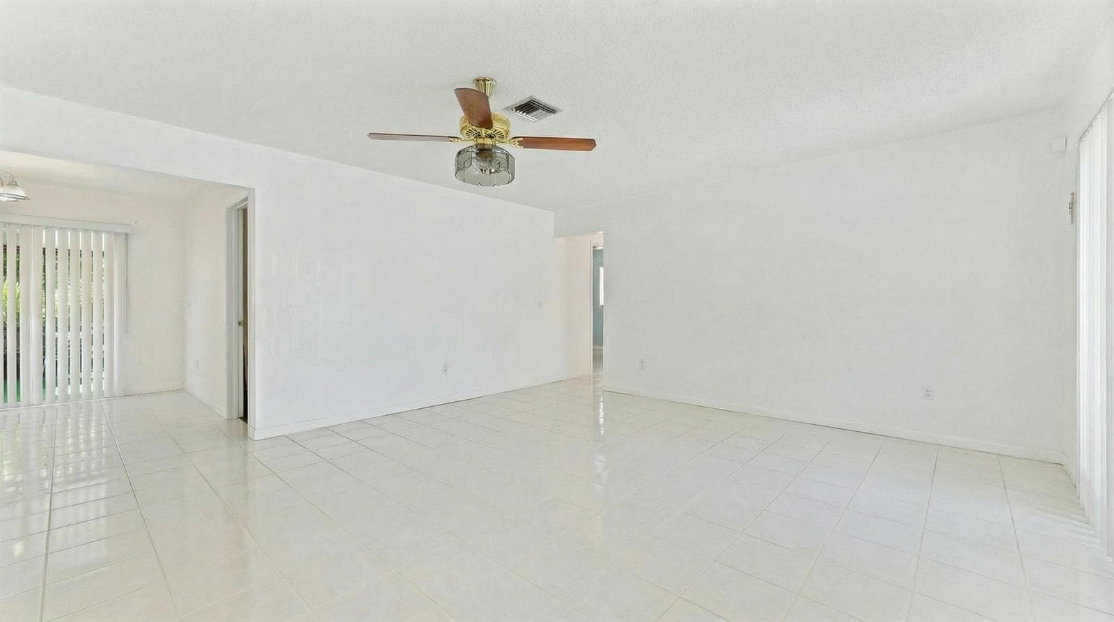 428 Alemeda Drive, Palm Springs, FL 33461 photo 3