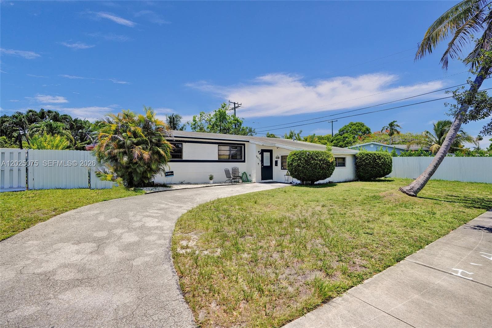 9910 Bahama Dr, Cutler Bay, FL 33189 photo 2