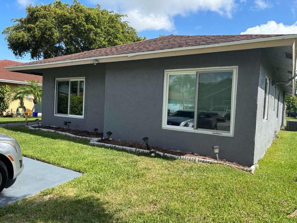 5369 Gene Circle, West Palm Beach, FL 33415 photo 2