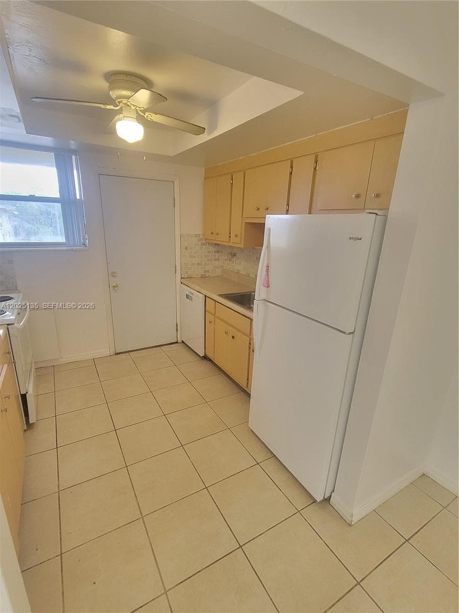 11960 NE 19th Dr # 16, North Miami, FL 33181 photo 2