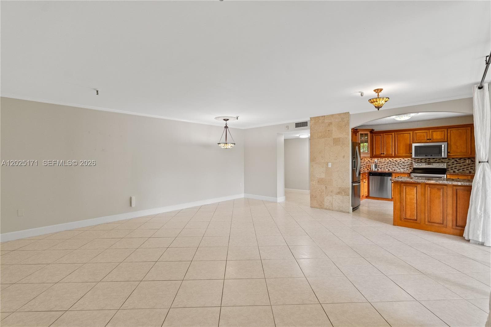 671 NE 195th St # 121E, Miami, FL 33179 photo 3