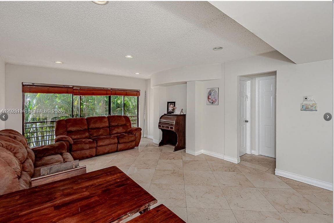 4000 N Hills Dr # 29, Hollywood, FL 33021 photo 2