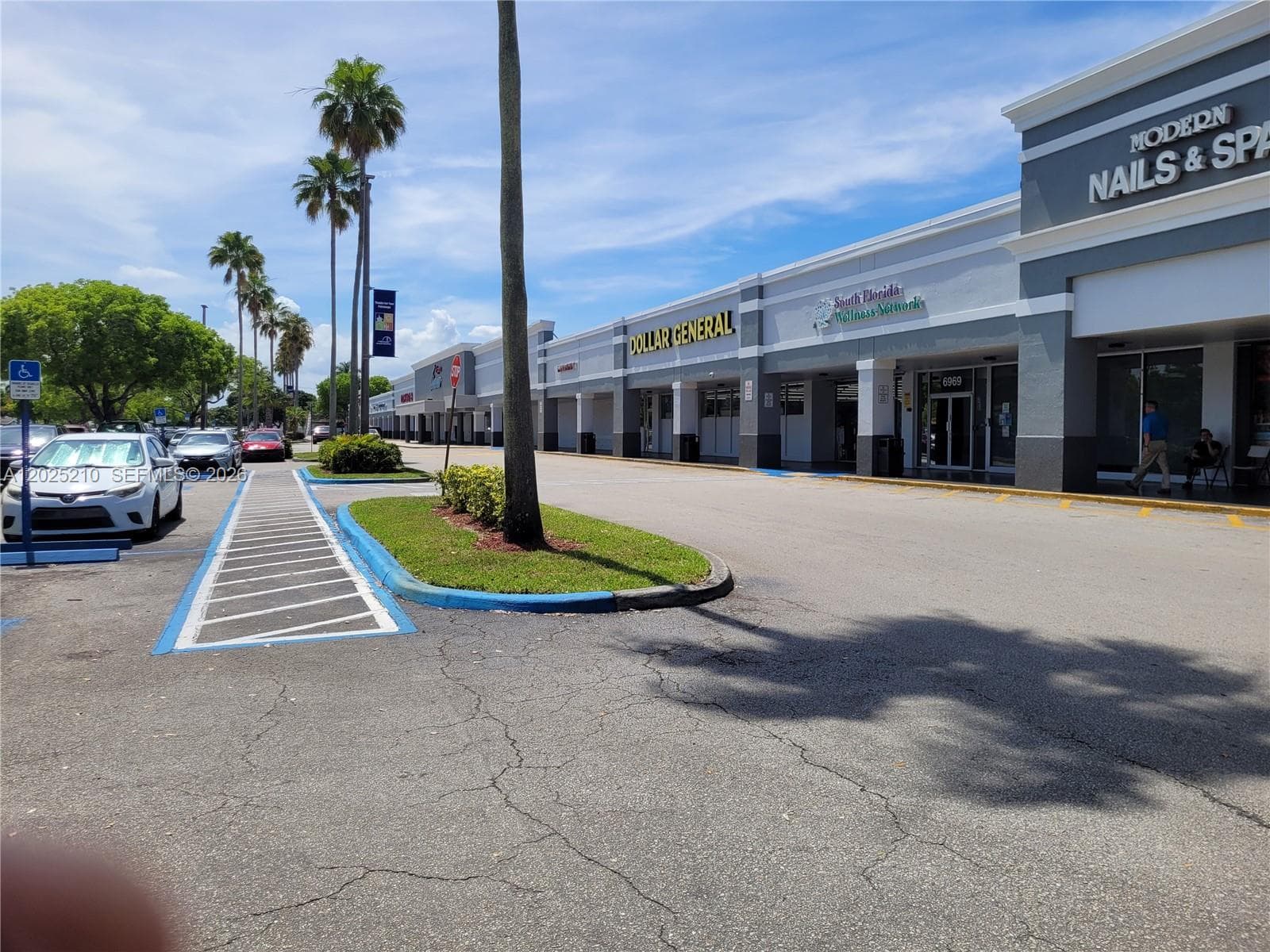 6935 Taft, Hollywood, FL 33125 photo 2