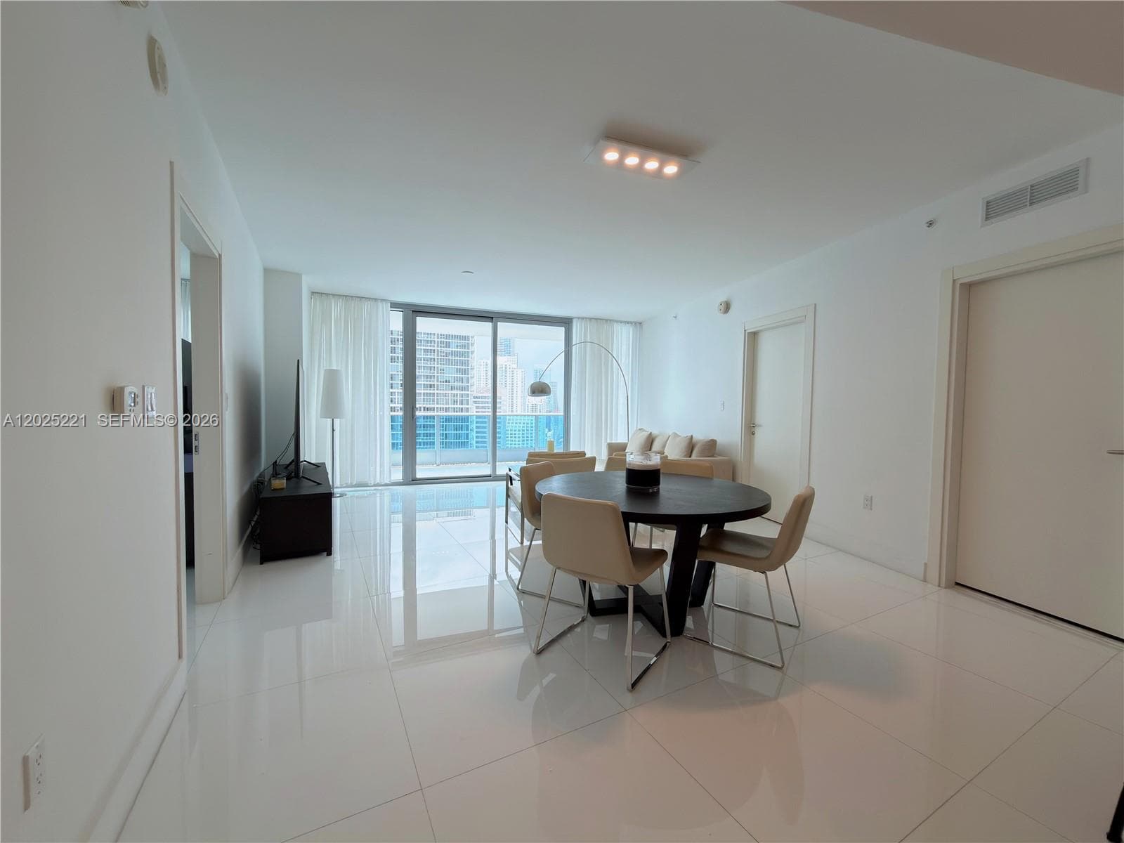 200 Biscayne Boulevard Way # 4104, Miami, FL 33131 photo 2