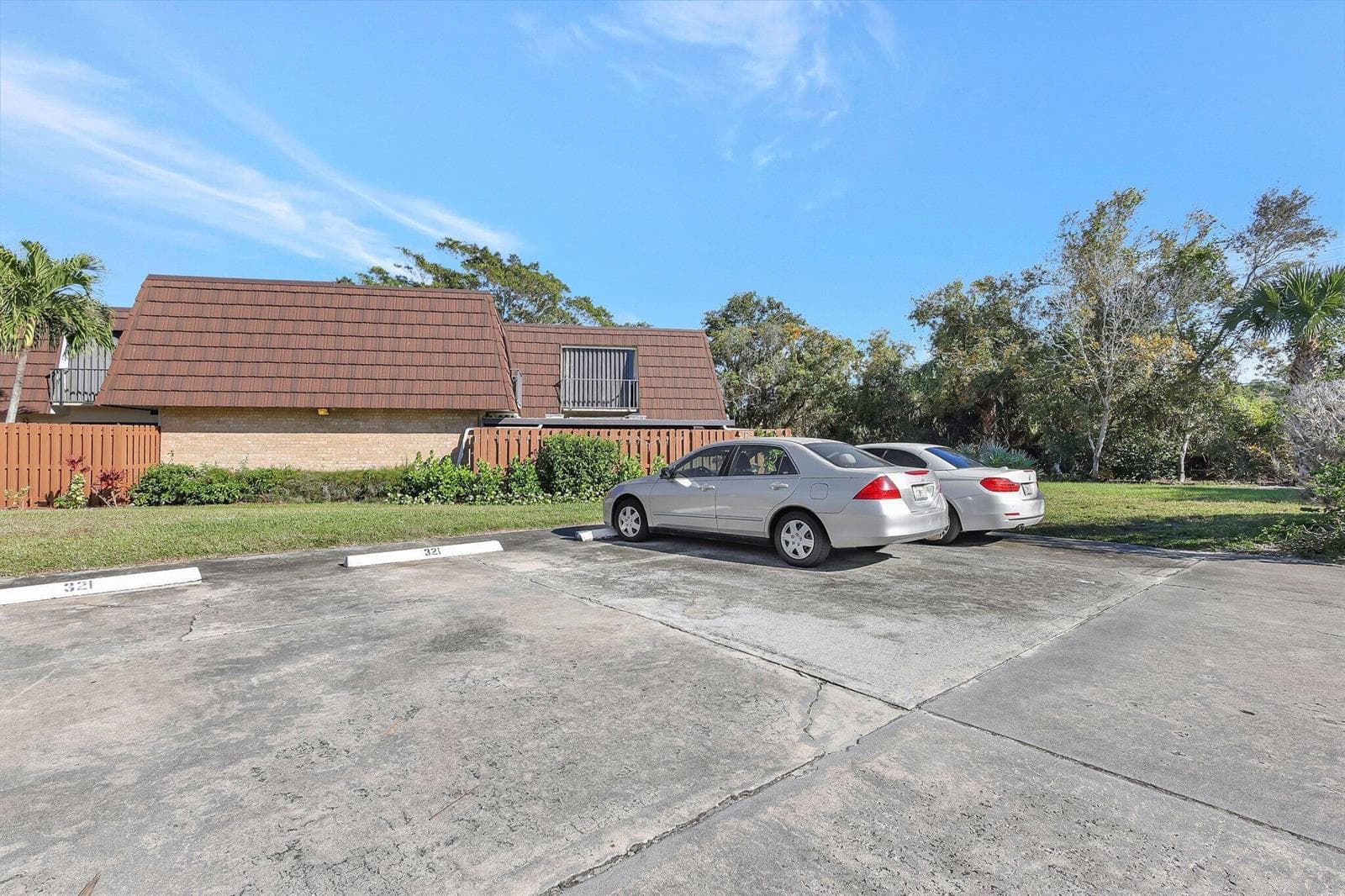 5852 SE Riverboat Drive # 321, Stuart, FL 34997 photo 2