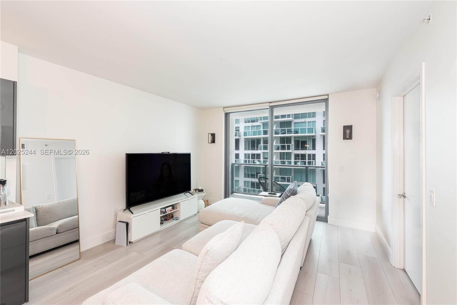 31 SE 6th St # 2506, Miami, FL 33131 photo 5