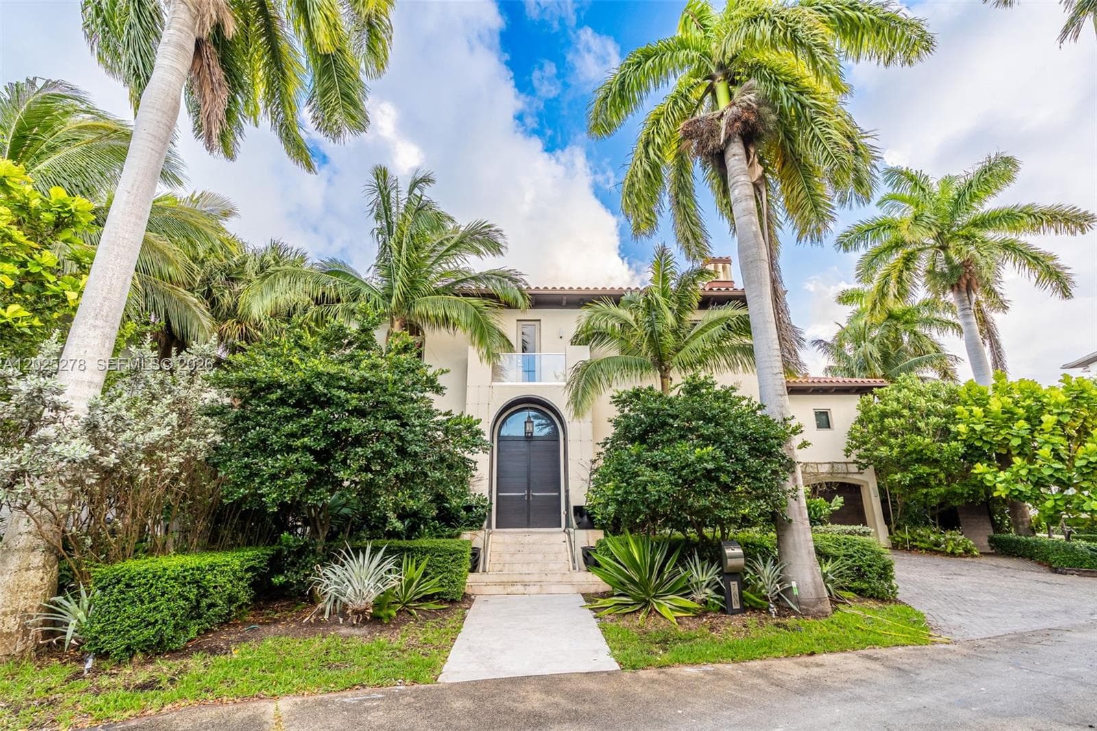 760 S Mashta Dr, Key Biscayne, FL 33149 photo 2