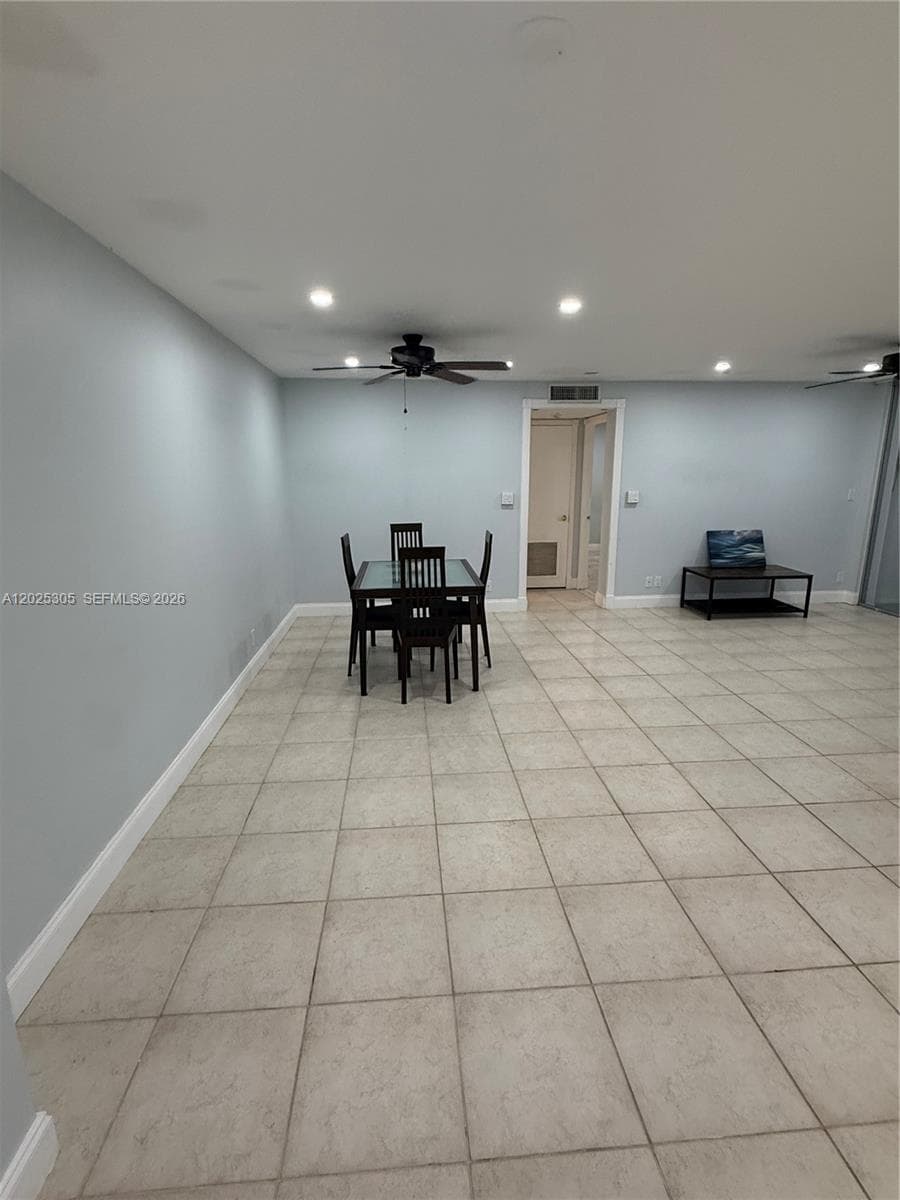 942 NE 199th St # 102, Miami, FL 33179 photo 3