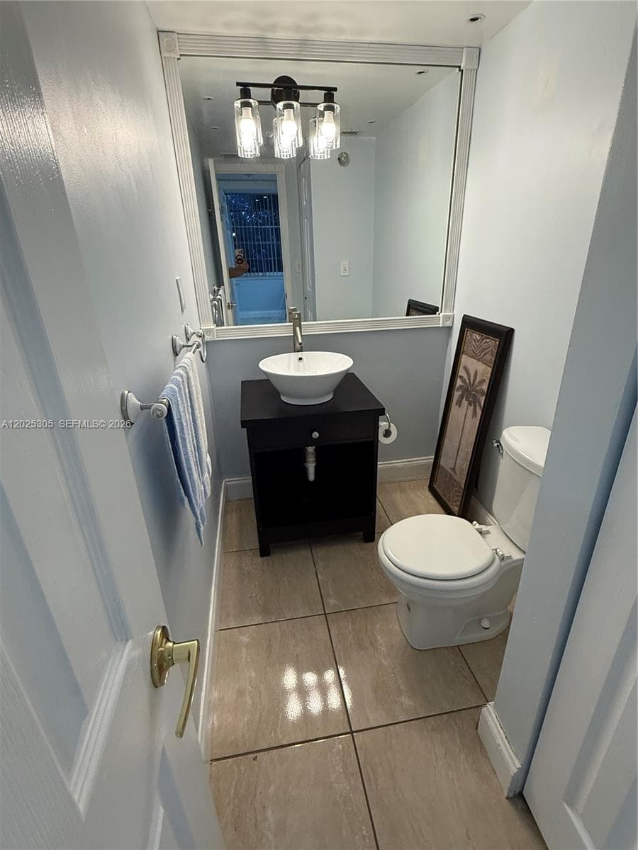 942 NE 199th St # 102, Miami, FL 33179 photo 5
