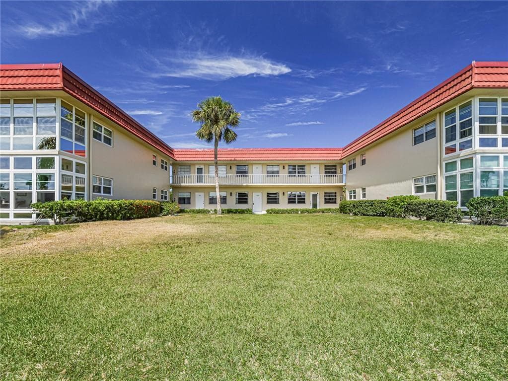 76 Royal Oak Drive # 104, Vero Beach, FL 32962 photo 2