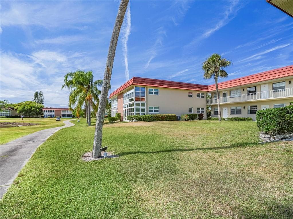 76 Royal Oak Drive # 104, Vero Beach, FL 32962 photo 3