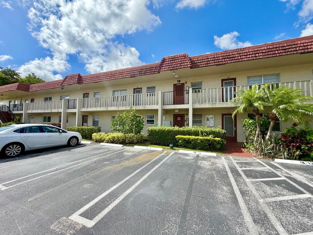 19 Abbey Lane # 204, Delray Beach, FL 33446 photo 3