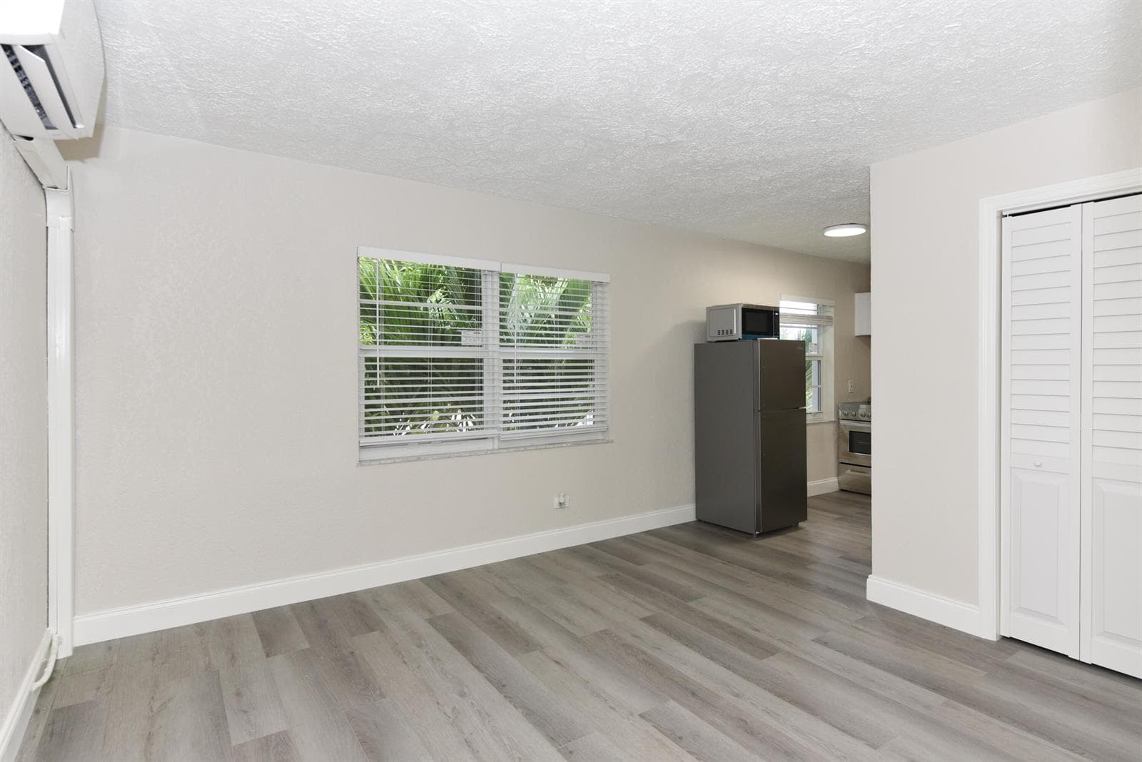 605 N Federal Highway # 7, FL 33460 photo 3