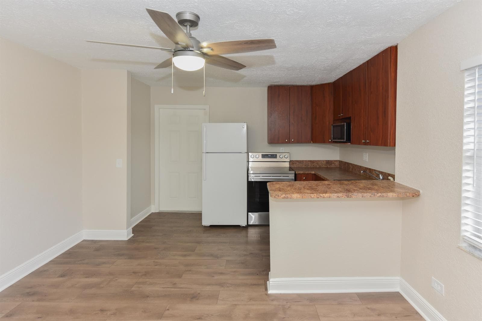 605 N Federal Highway # 9, FL 33460 photo 2
