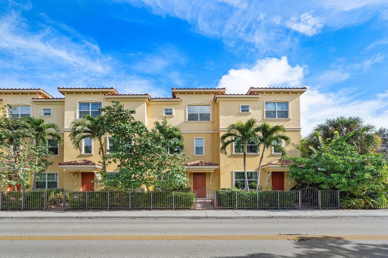 224 S Federal Highway # 4, FL 33460 photo 2