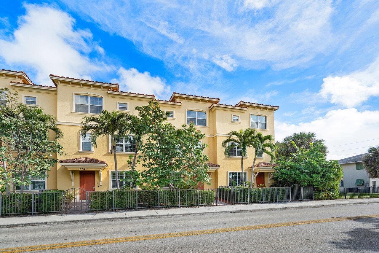 224 S Federal Highway # 4, FL 33460 photo 3