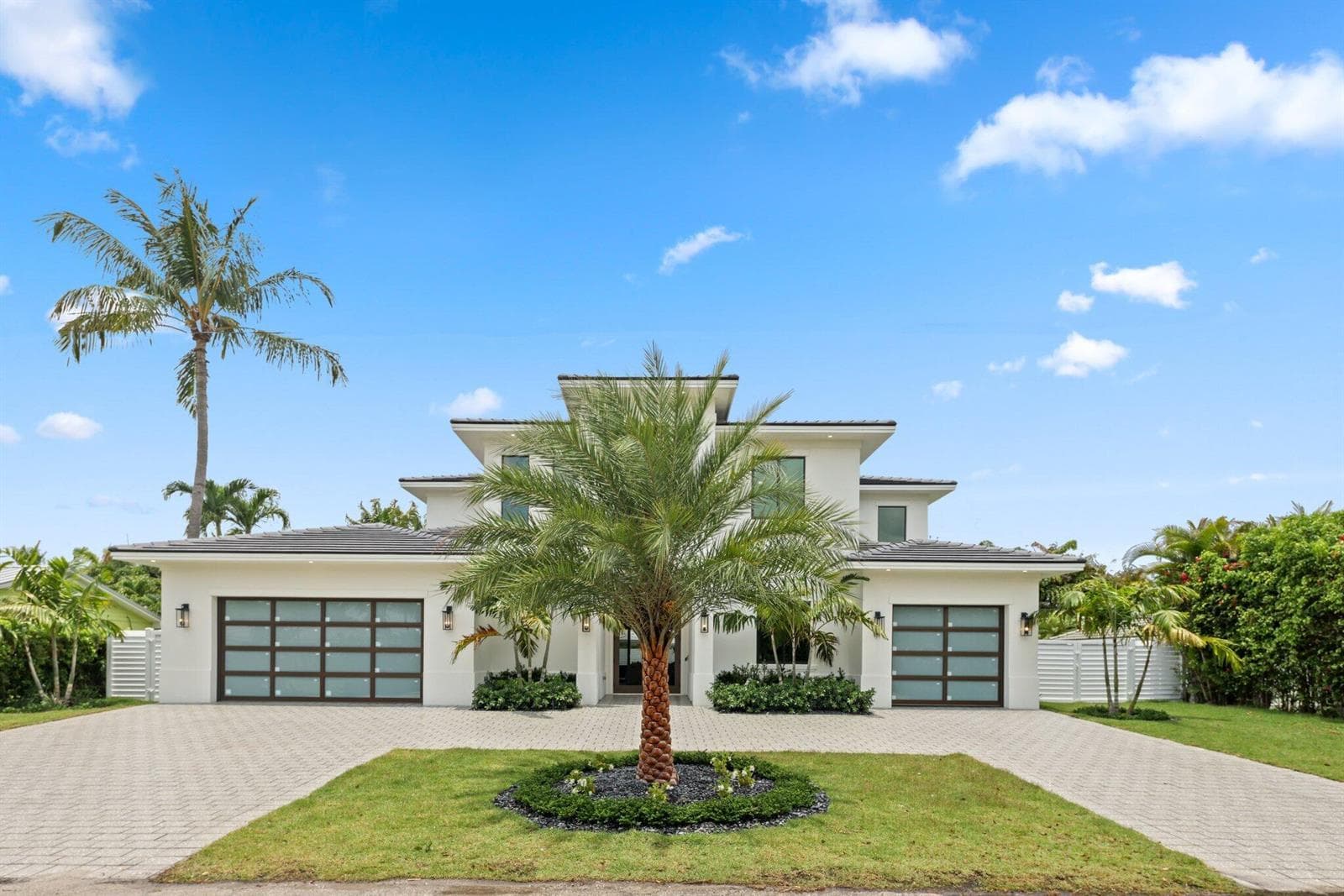 1160 Emerald Drive, Riviera Beach, FL 33404 photo 2