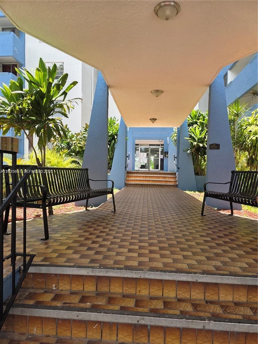 5050 NW 7th St # 610, Miami, FL 33126 photo 2