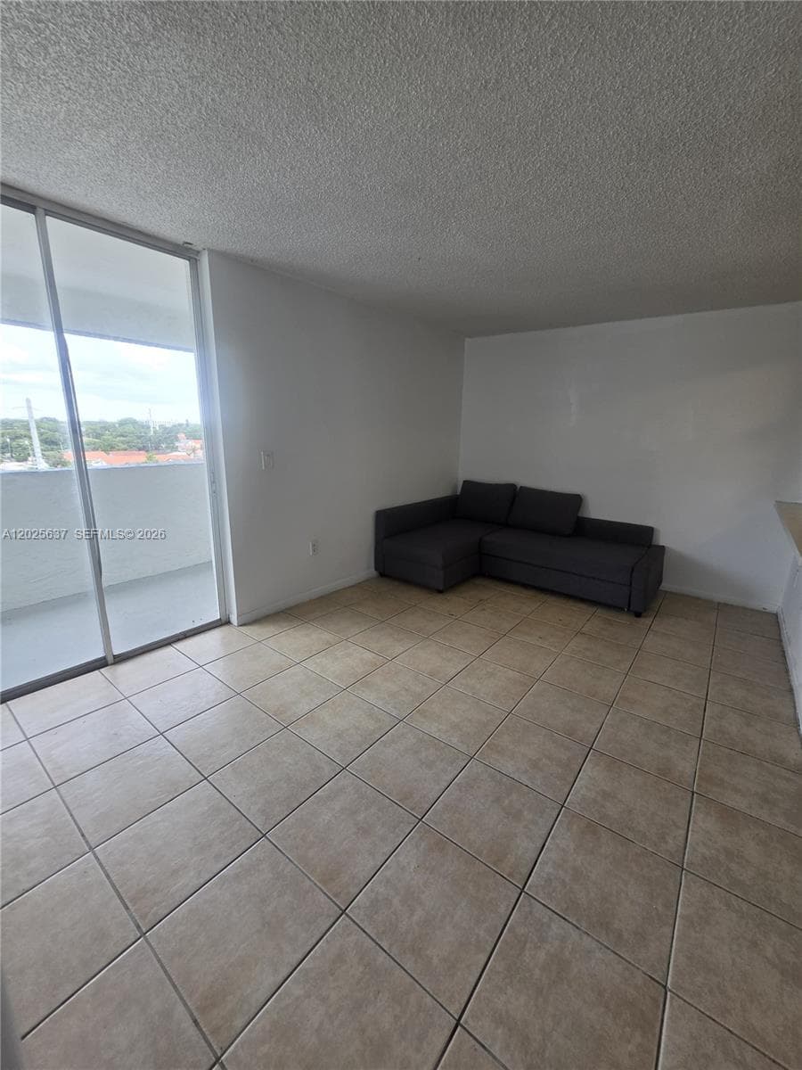 5050 NW 7th St # 610, Miami, FL 33126 photo 5