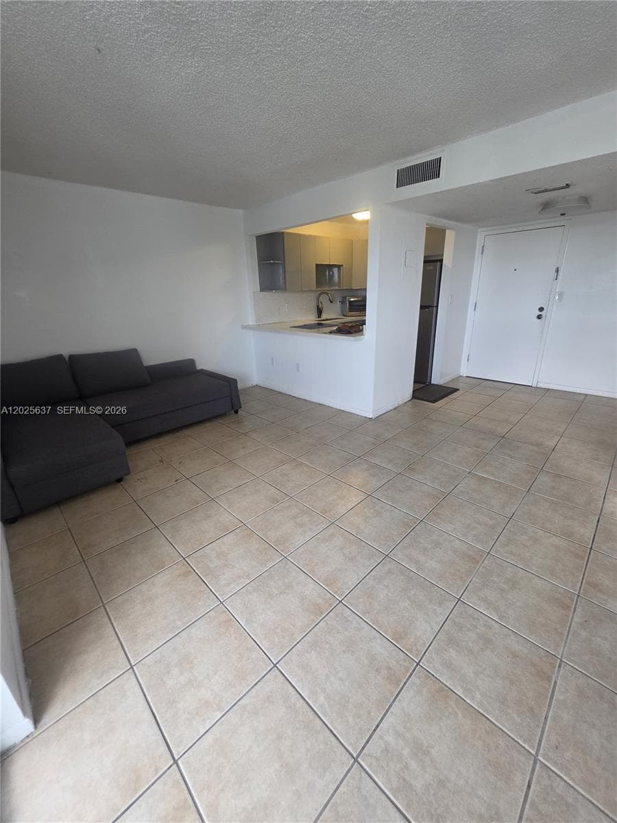 5050 NW 7th St # 610, Miami, FL 33126 photo 4