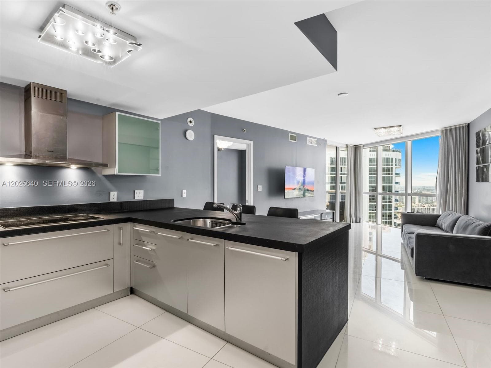 18201 Collins Ave # 5303, Sunny Isles Beach, FL 33160 photo 4