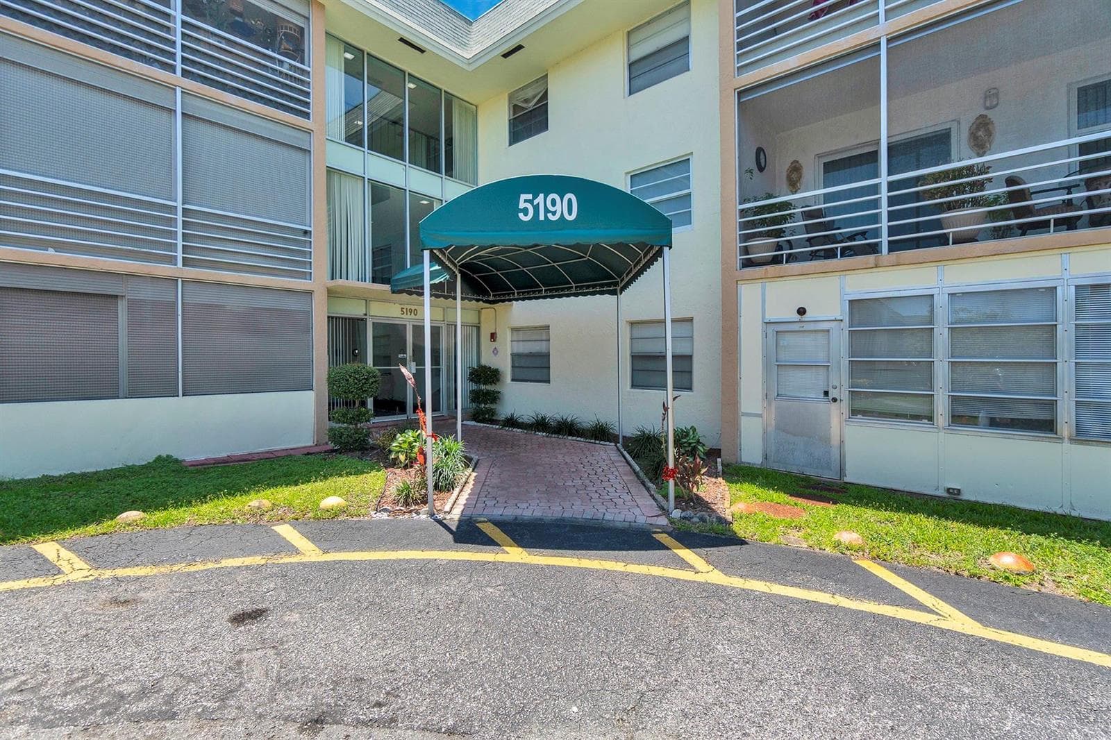5190 E Sabal Palm Boulevard # 304, Tamarac, FL 33319 photo 2