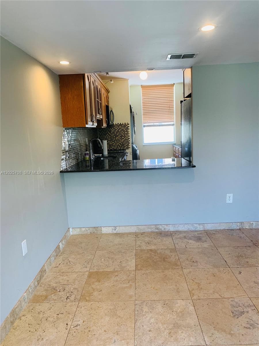 1651 NE 115th St # 21C, Miami, FL 33181 photo 5