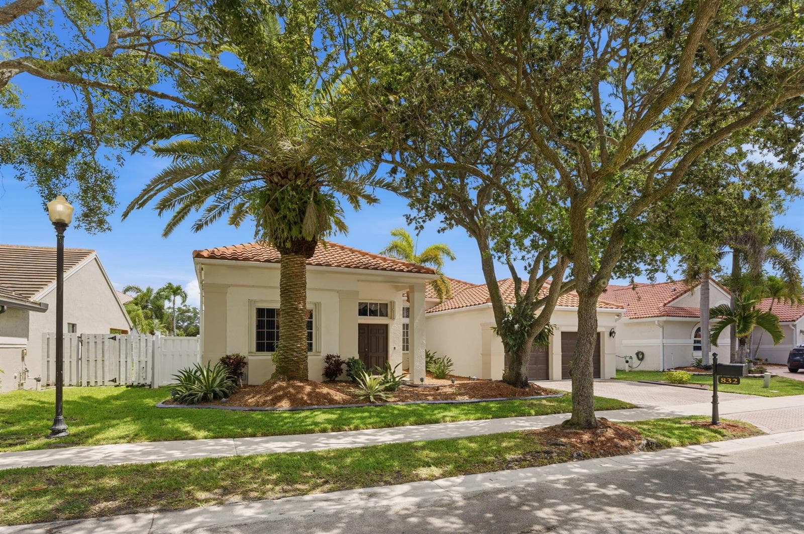 832 Heritage Drive, Weston, FL 33326 photo 2