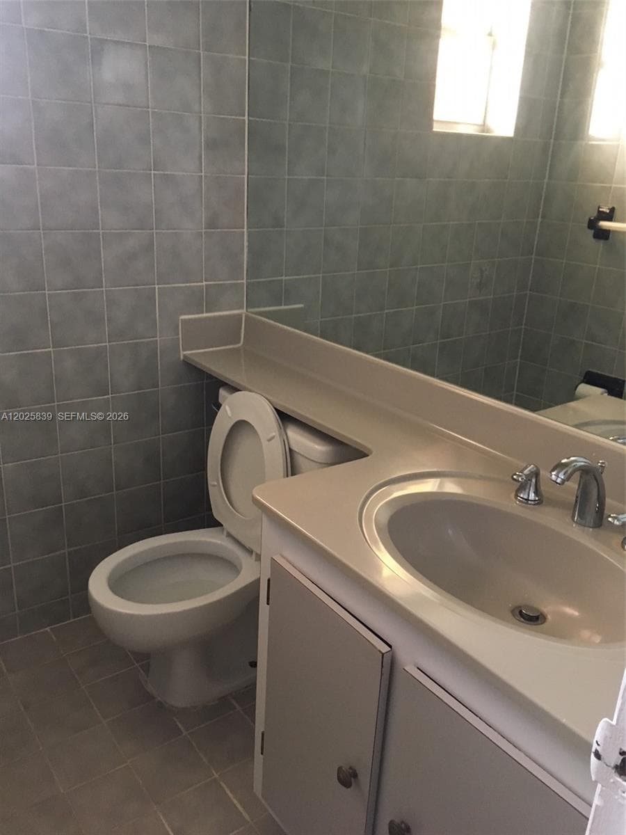 9351 FONTAINEBLEAU BL # B214, Miami, FL 33172 photo 5