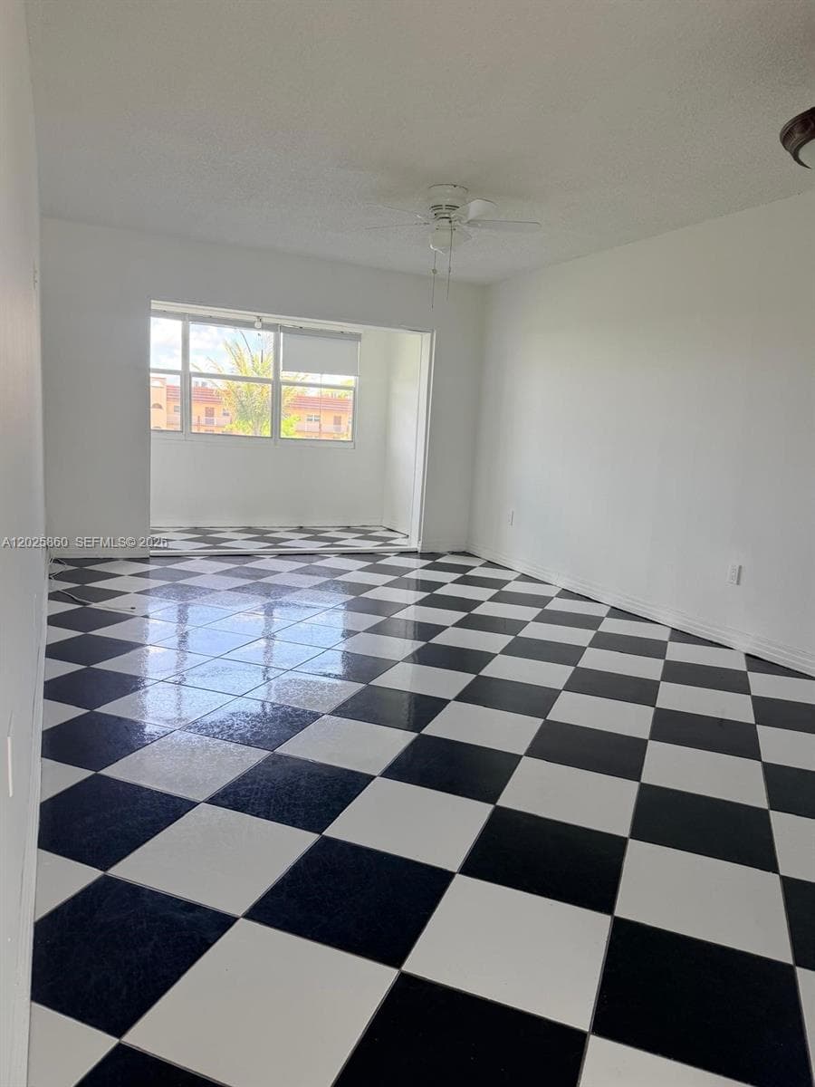 8595 Sunrise Lakes Blvd # 307, Sunrise, FL 33322 photo 2