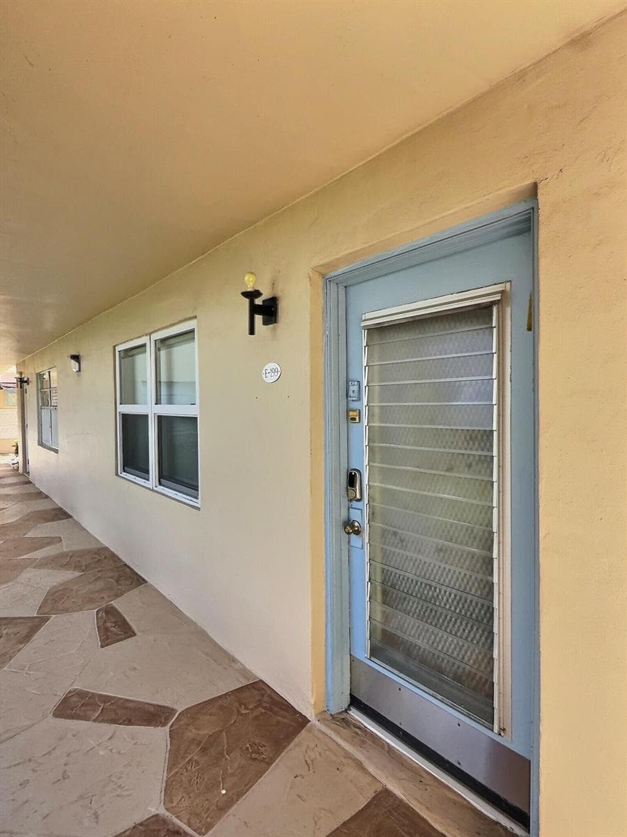 199 Burgundy E, Delray Beach, FL 33484 photo 2