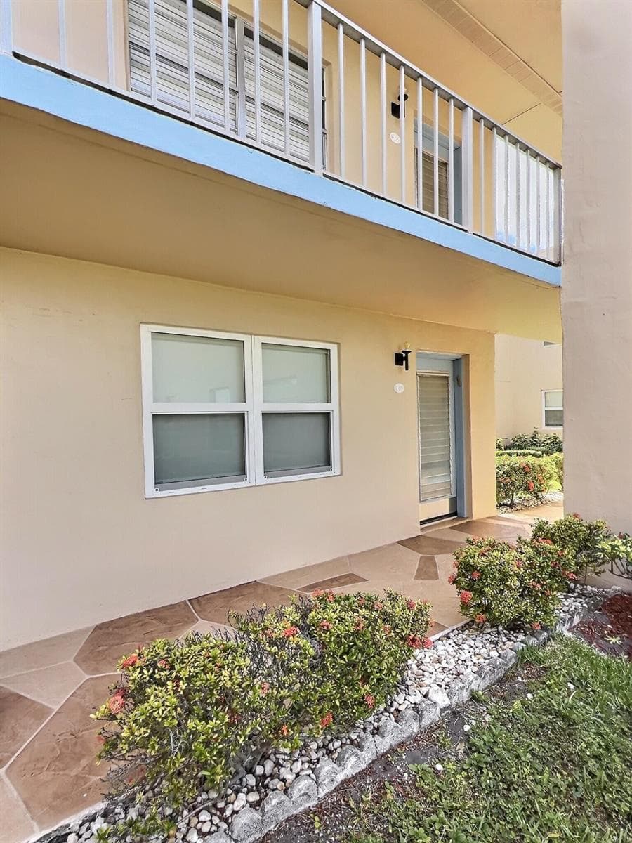 199 Burgundy E, Delray Beach, FL 33484 photo 3