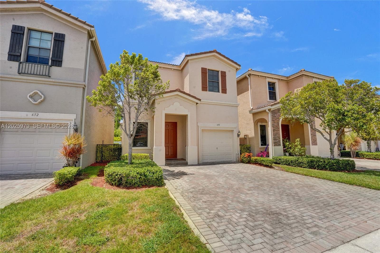 650 NE 191st Ter, Miami, FL 33179 photo 2