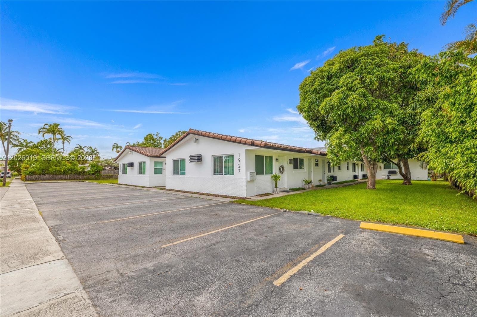 1927/1929 Roosevelt St, Hollywood, FL 33020 photo 2