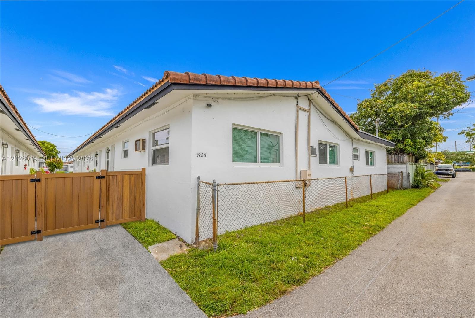 1927/1929 Roosevelt St, Hollywood, FL 33020 photo 4