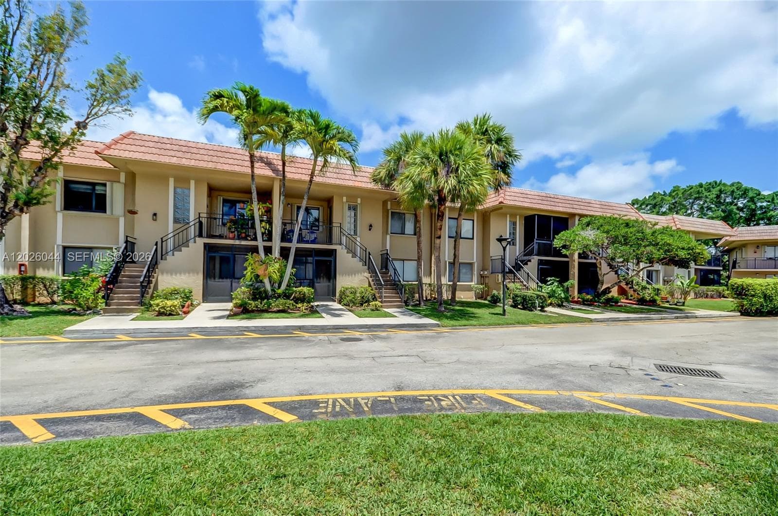 302 Lakeview Dr # 105, Weston, FL 33326 photo 2