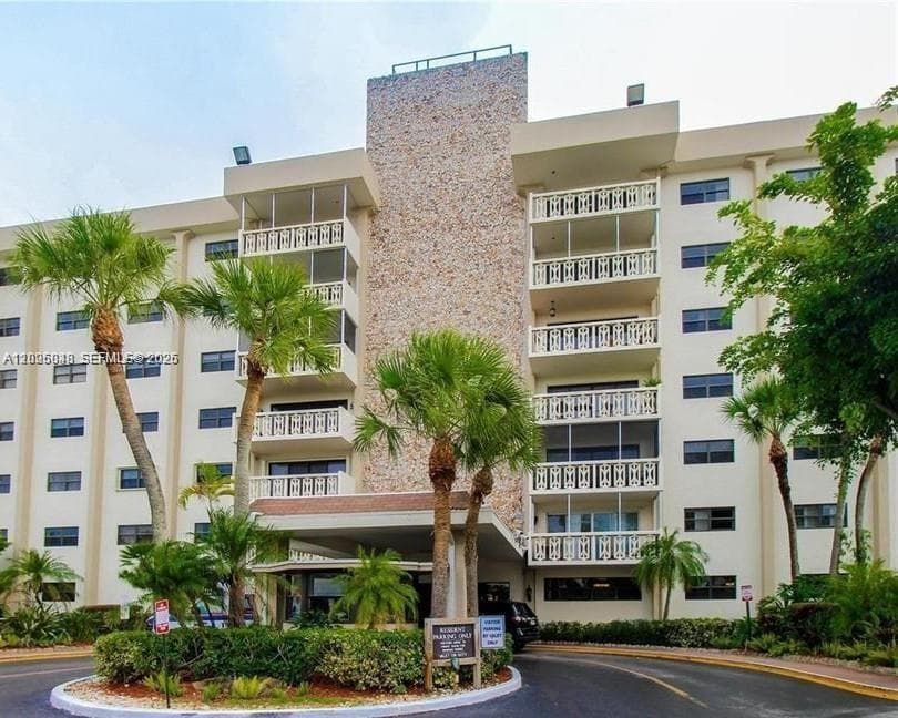 800 NE 195th St # 720, Miami, FL 33179 photo 2