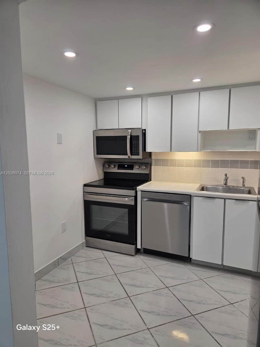 16851 NE 23rd Ave # B601, North Miami Beach, FL 33160 photo 5